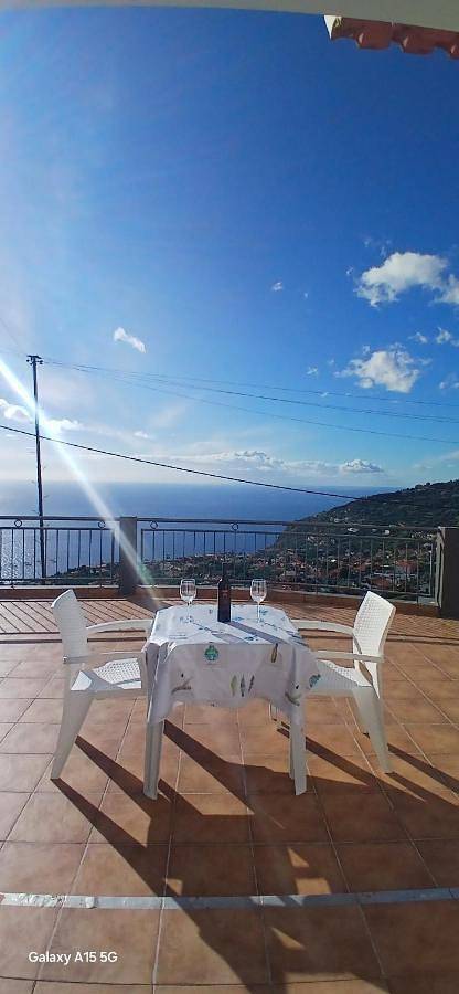 Artist House Rooms With View And Shared Kitchen in Arco da Calheta, Madeira