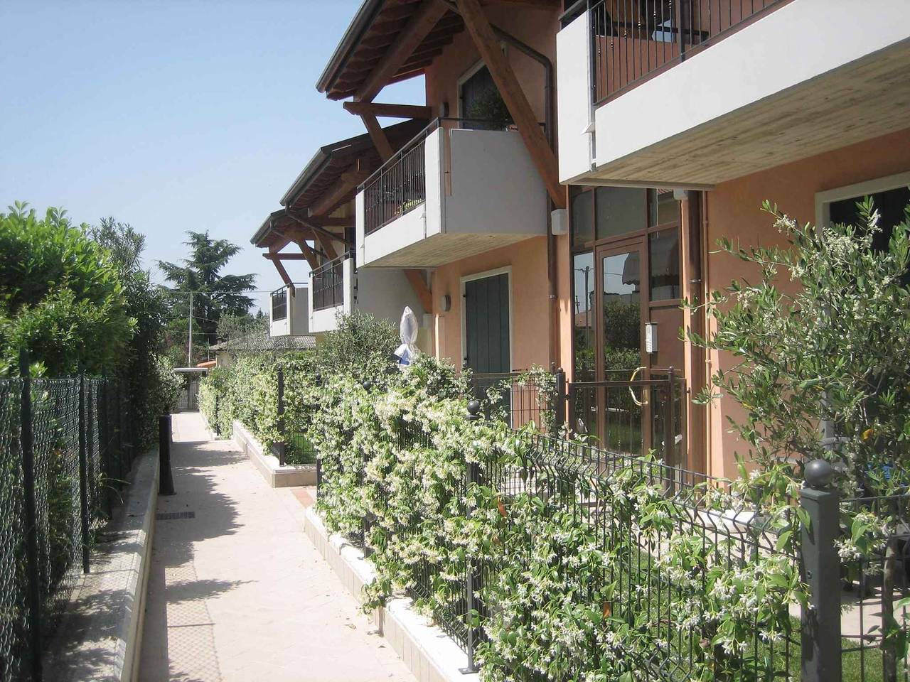 Apartamento vacacional entero, Apartamento vacacional con terraza y piscina in Lazise, Montañas Garda