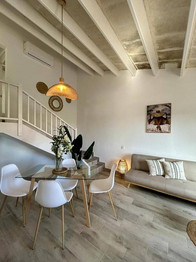 Location de vacances pour 5 personnes, avec Balcon et Terrasse ainsi que Jardin et Piscine à Los Delfines
