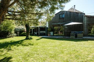 Gîte pour 4 personnes, avec jardin et piscine ainsi que sauna et terrasse en Charente-Maritime