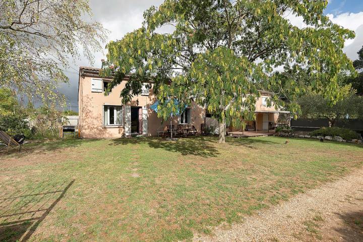 Gîte de Bossuet – Wi-Fi, jardín y aire acondicionado cerca de Burdeos y la costa Atlántica in Saint-Denis-de-Pile, Región de Libourne