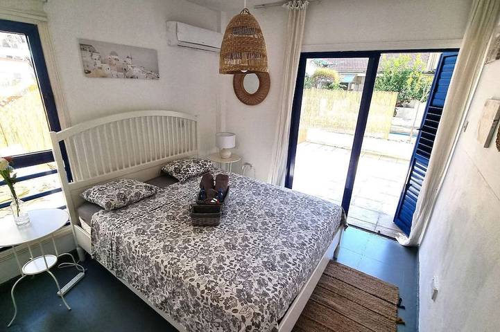 Apartamento entero, Boho Greek Haven w/ Orange Grove Views Near Beach in Lárnaca, Distrito de Larnaca
