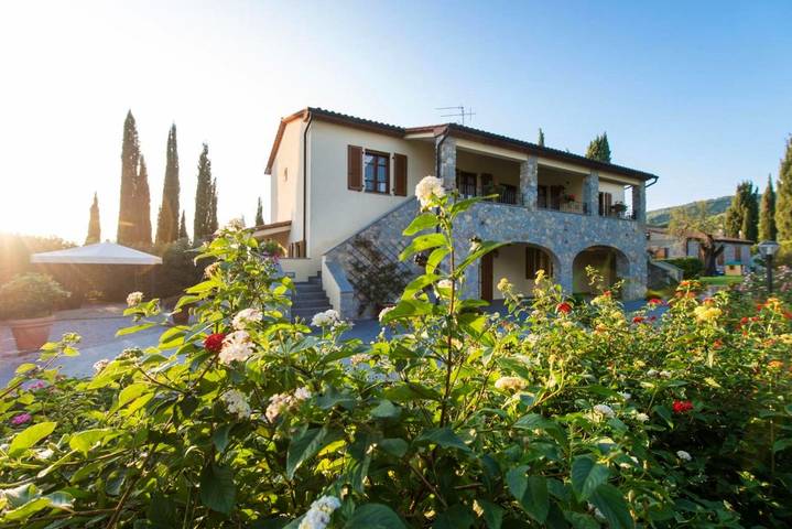 Ferienwohnung für 3 Personen, mit Terrasse und Garten sowie Kinderpool und Pool in Venturina