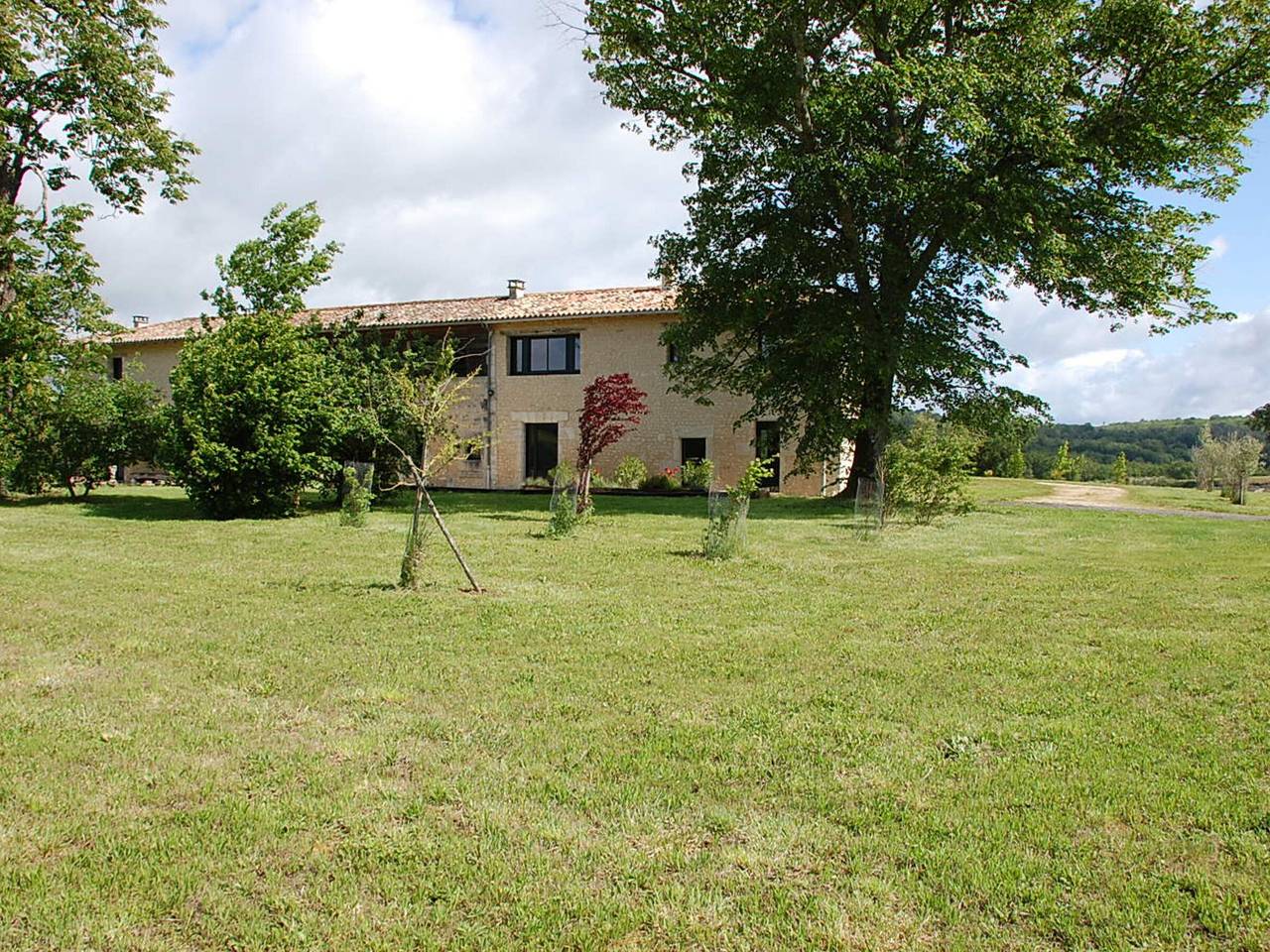 Rural house with pool, private tennis and Wifi in Magnac-Lavalette-Villars, Charente
