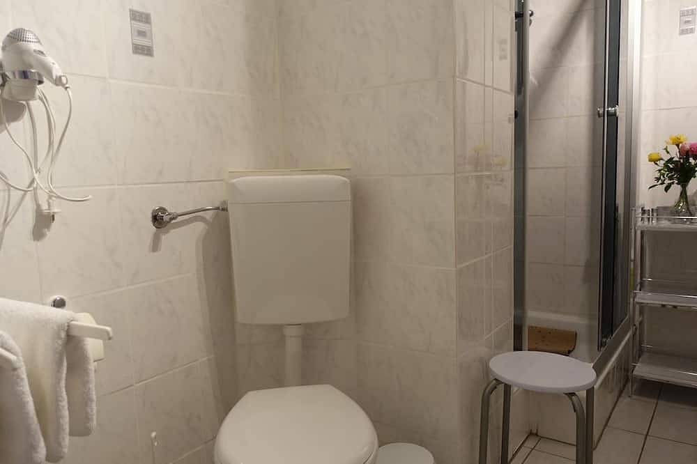 Weingut-Pension Heinz Dostert - Double room in Nittel, Landkreis Trier-Saarburg