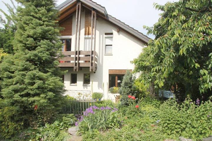 Ferienwohnung für 3 Personen, mit Balkon und Terrasse sowie Garten und Pool in Zürichsee