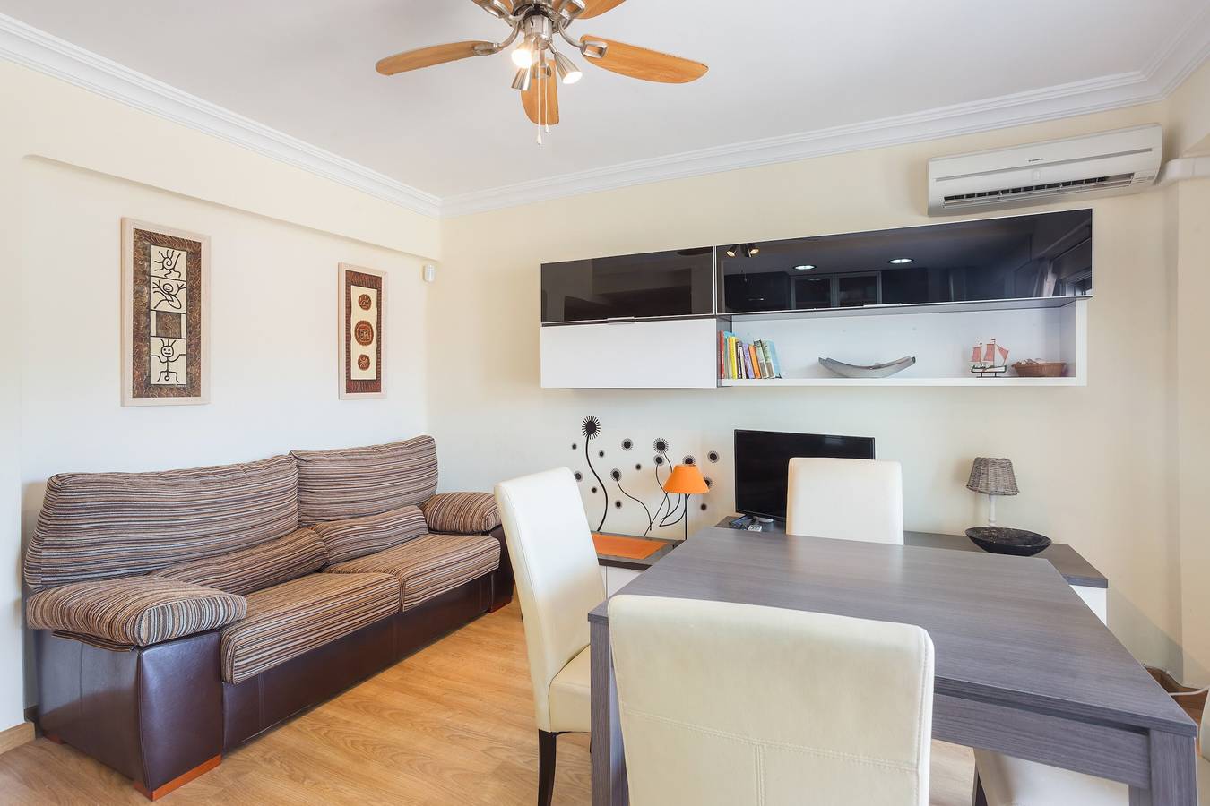 Ganze Wohnung, Ferienwohnung 'La Paz De Xinxilla' mit Meerblick, Wlan und Klimaanlage in Playa de Les Deveses, Dénia