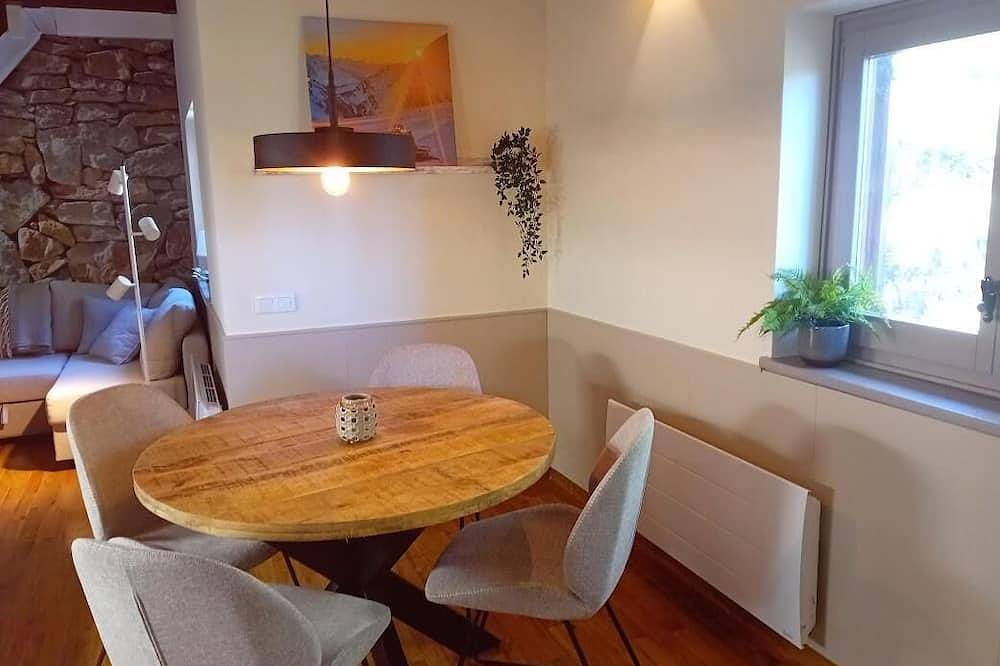 Entire apartment, La Molina Viii - One Bedroom Apartment, Sleeps 4 in La Molina, Alp