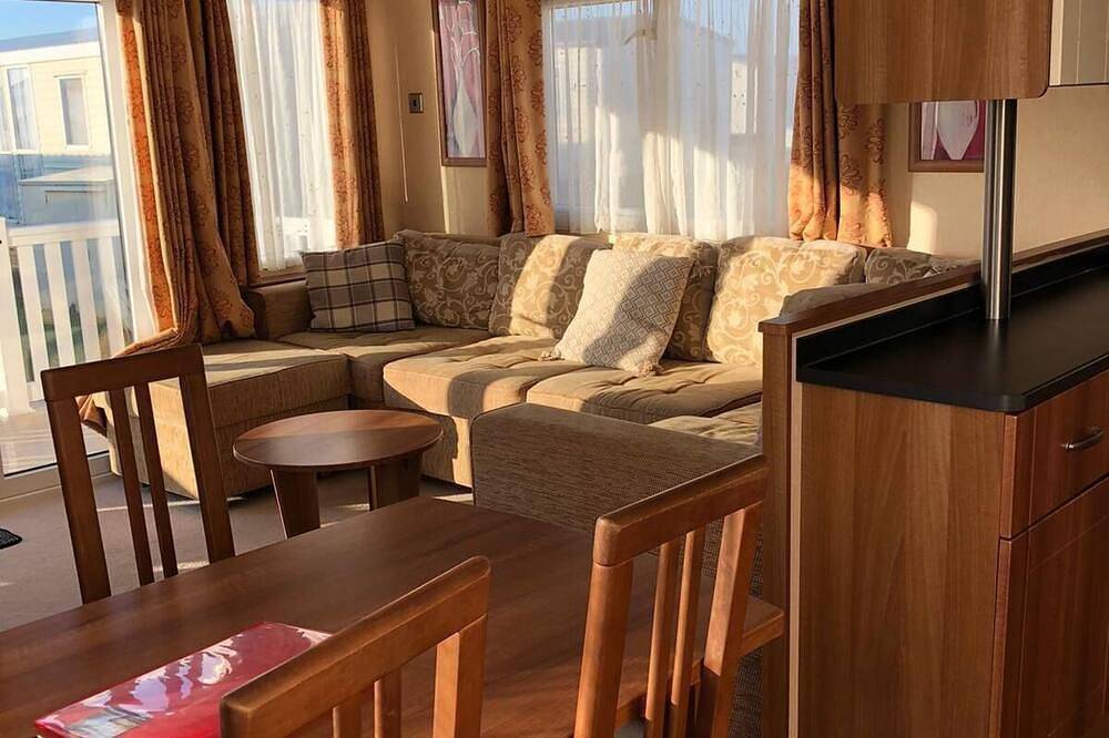 8 Berth Caravan with Veranda - Pet Friendly in Camber Sands, Camber