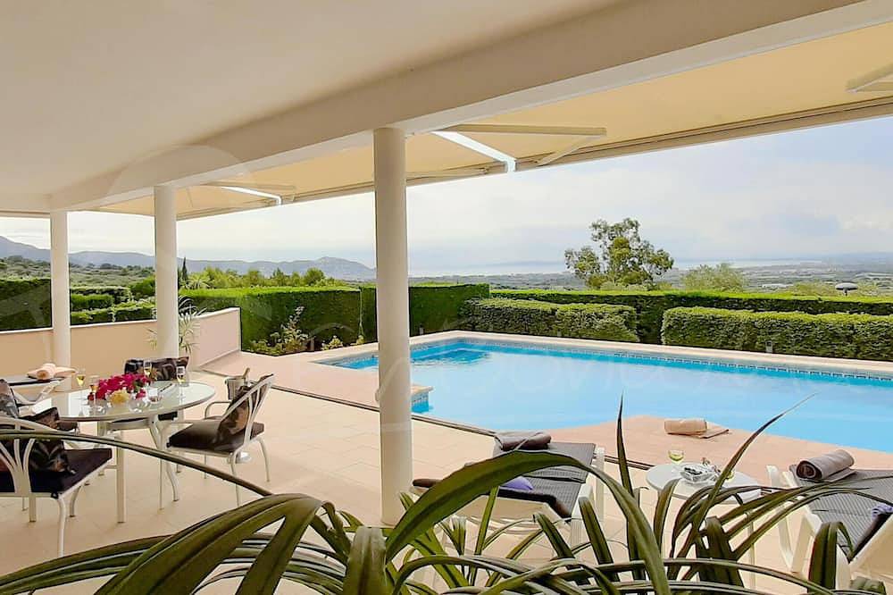 Luxury Villa with Private Pool in Costa Brava in Palau-saverdera, Upper Empordà