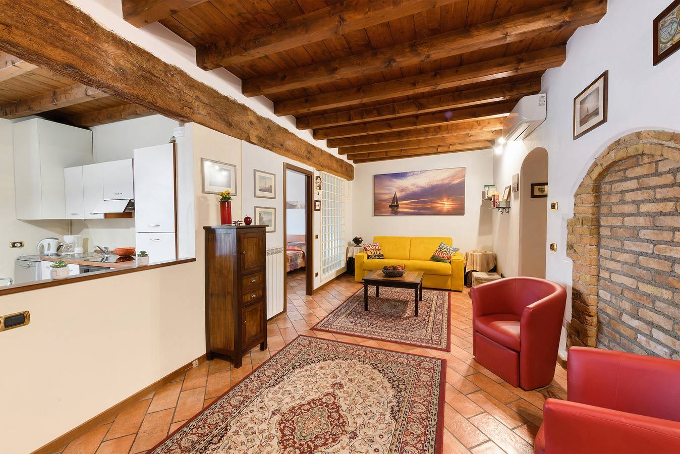 Apartamento entero, Apartamento 'Laura' con Wi-Fi y aire acondicionado in Saló, Montañas Garda