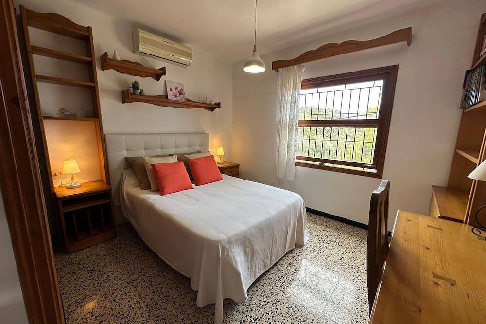 Country House with Ocean Views in Llucalcari, Deià