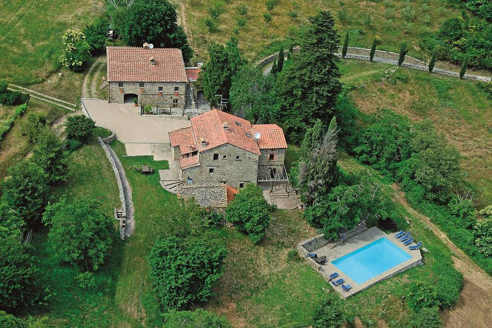Luxuriöses historisches toskanisches Bauernhaus mit Pool und Blick auf das Tibertal in Caprese Michelangelo, Valtiberina