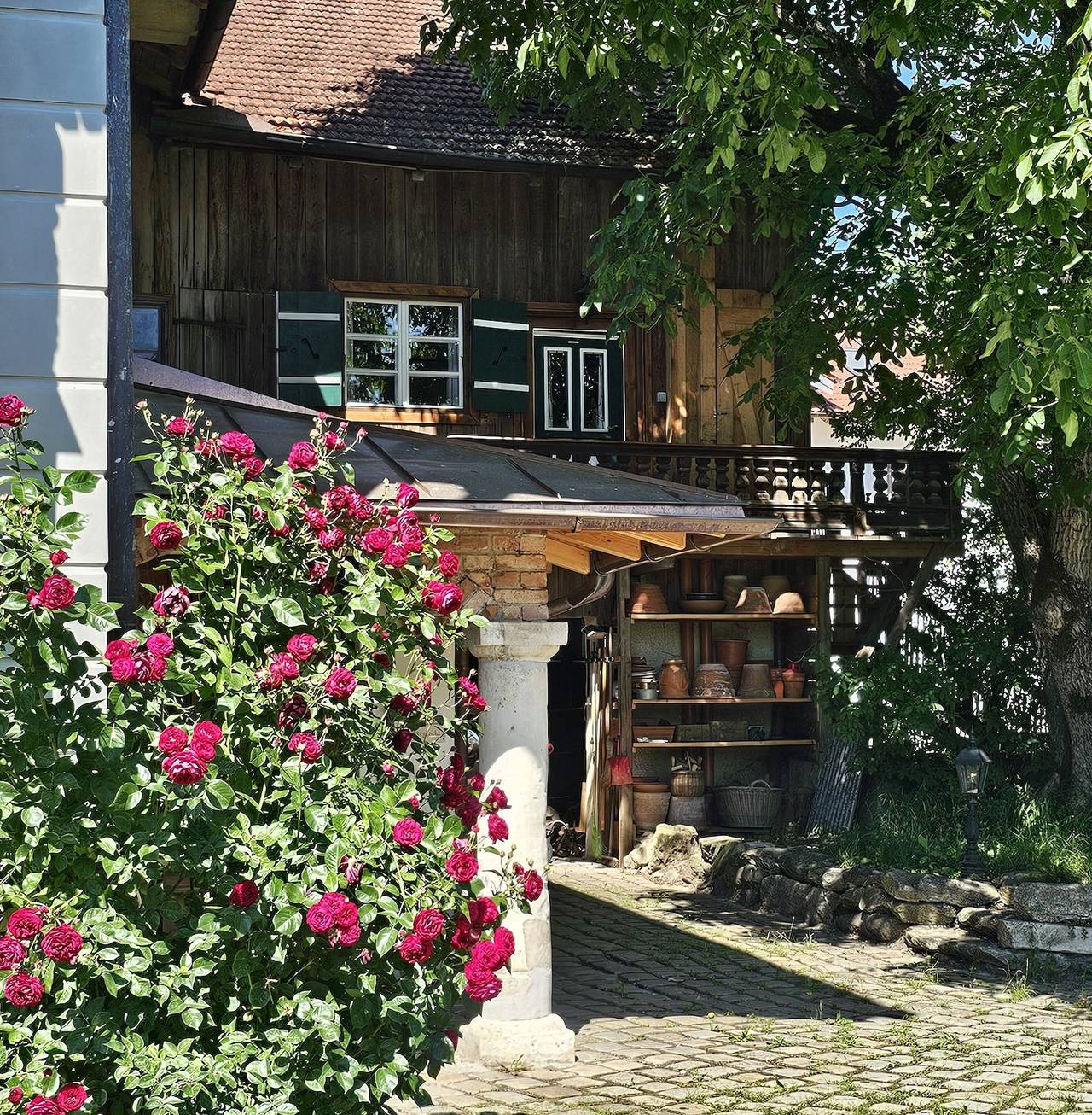 Ganze Ferienwohnung, Nusseckerl Eberloh - Ferienwohnung Nusseckerl, 42 qm Obergeschoss, kombinierter Wohn- und Schlafraum in Halfing, Landkreis Rosenheim