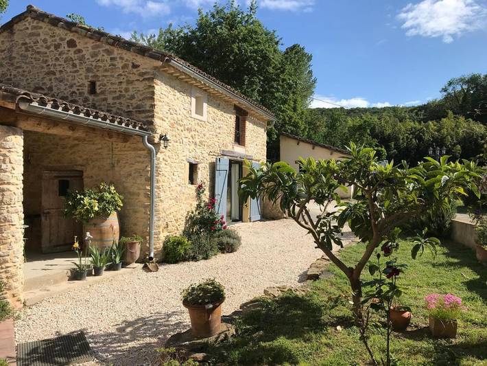 Location de vacances pour 4 personnes, avec Balcon et Terrasse ainsi que Jardin et Piscine à Saint-Pons-la-Calm