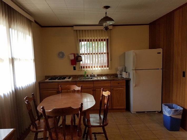 Log cabin for 8 people in Lake George