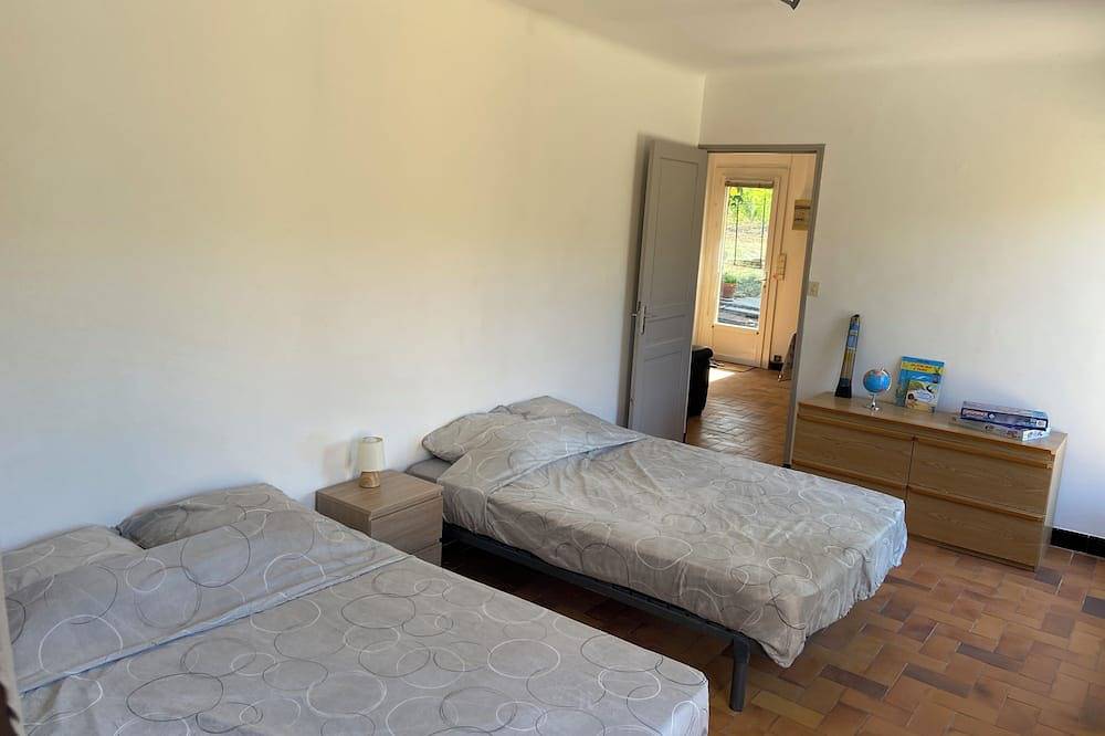 Quiet wine-growing estate in the heart of nature, ideal for family vacations in Brignoles, Brignoles region