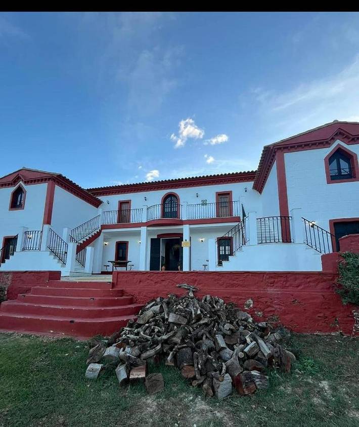 Apartamento para 7 personas, con piscina además de vistas y terraza, Se admiten mascotas en Fuenteheridos