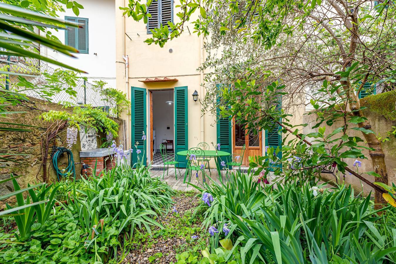 Appartamento intero, Appartamento 'La Casa Vintage' con giardino privato, Wi-Fi e aria condizionata in Firenze, Firenze province
