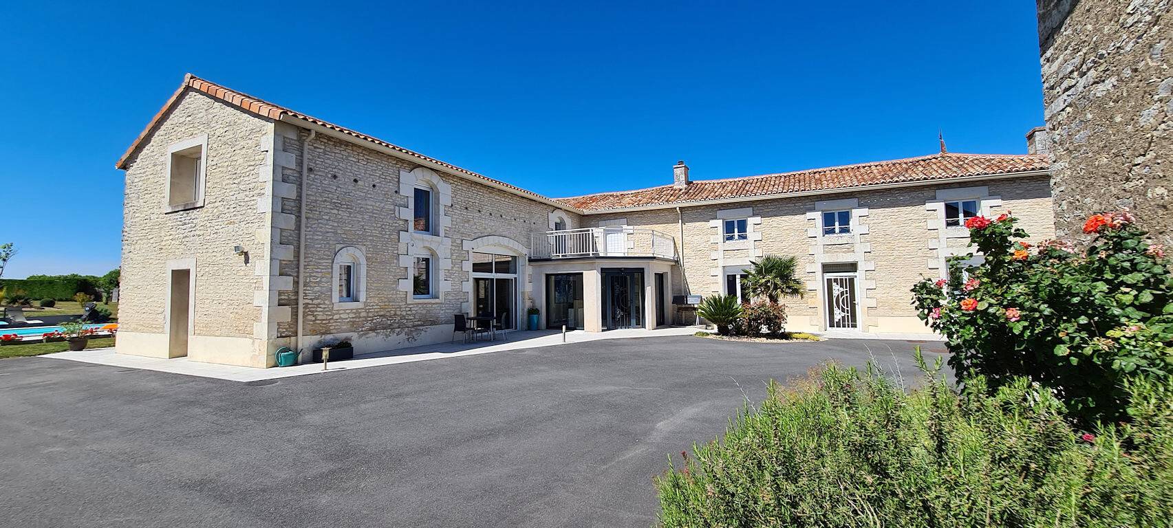 Mobil-home para 4 cerca de Futuroscope con Wi-Fi y aire acondicionado in Neuville-de-Poitou, Vienne