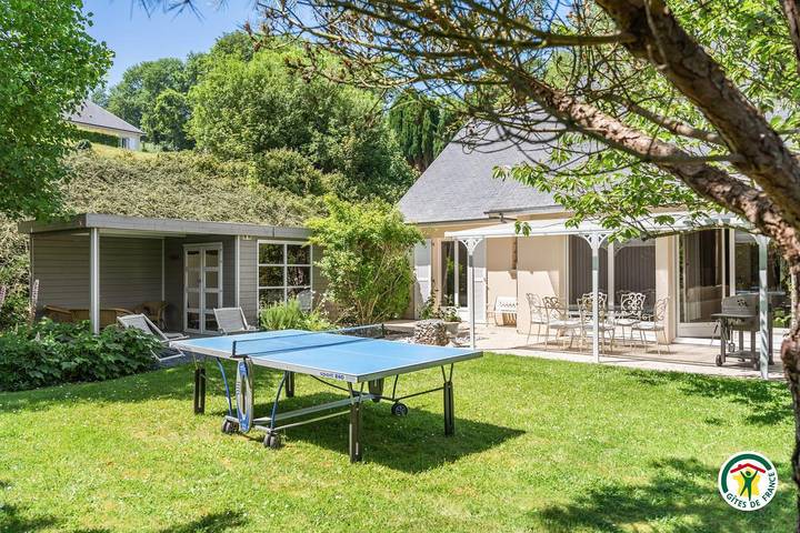 Gîte pour 9 personnes, avec Terrasse ainsi que Jardin et Vue
