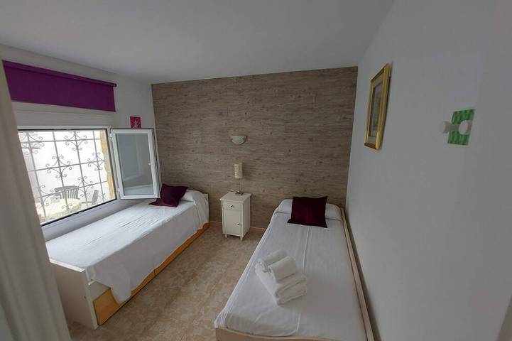 Hübsche ebenerdige Villa zwischen Meer und Wald mit kostenlosem WIFI. in l'Escala, Oberampurien