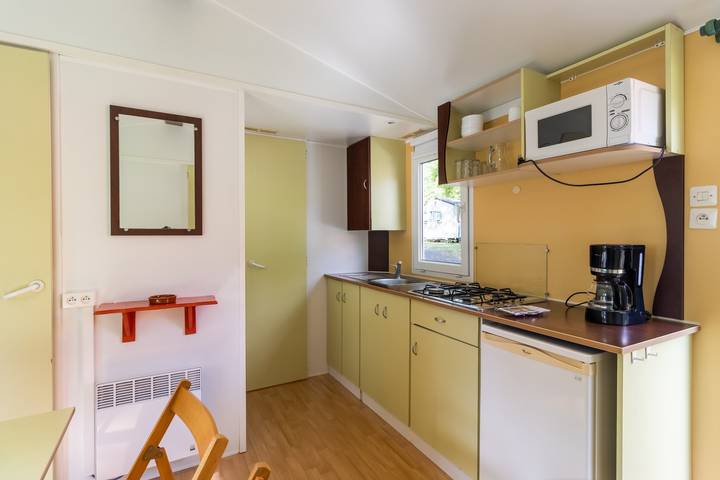 Mobile Home 'Le Tilleul' with Shared Pool, Private Terrace and Private Garden in Saint-Pompont, Périgord Noir