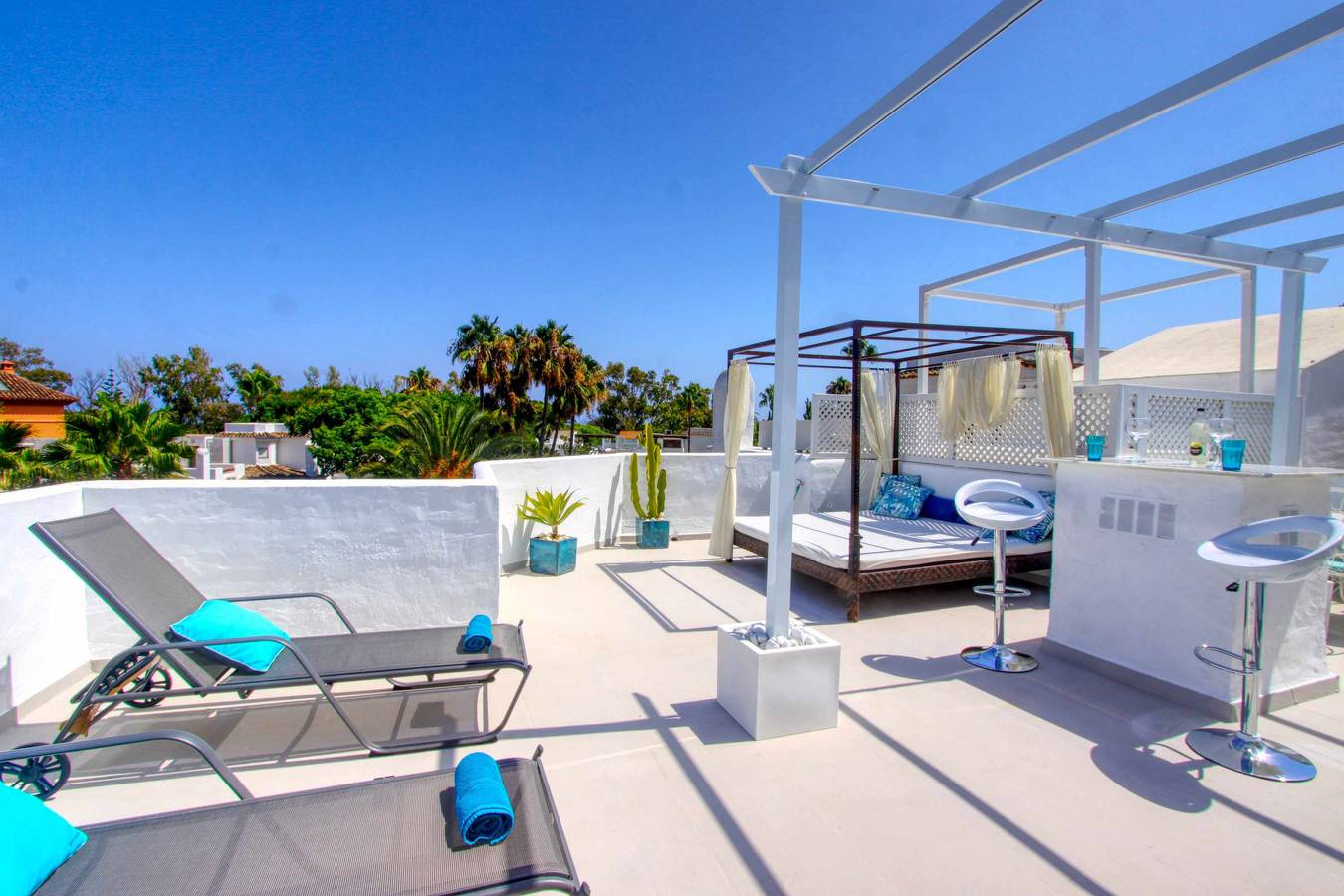 Entire apartment, Modern Beach Penthouse in Marbella East, Marbella