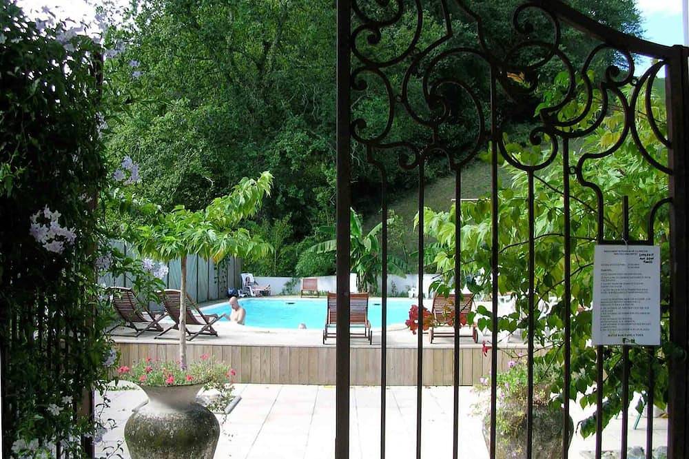 Apartamento entero, Precioso apartamento típico vasco en residencia con piscina in La Bastide-Clairence, Region de Bayona