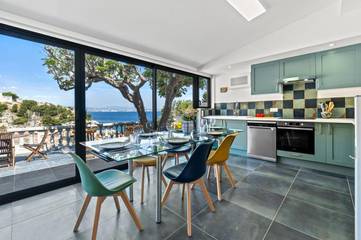 Location de vacances pour 8 personnes, avec jardin et vue dans Niolon