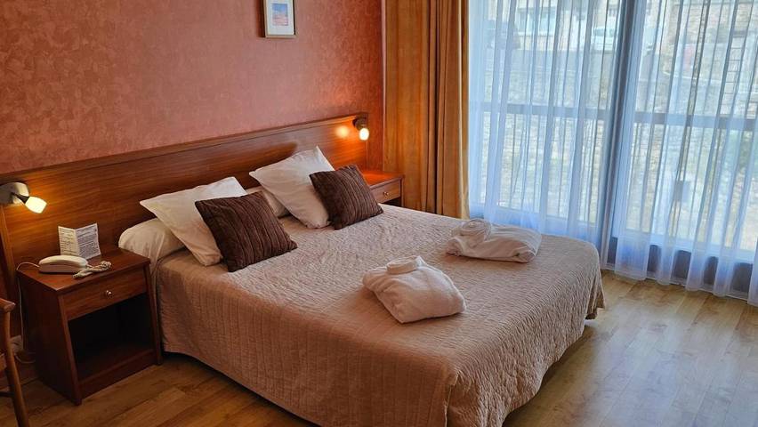 Hôtel pour 2 personnes, avec terrasse, animaux acceptés à Chaudes-Aigues - 3