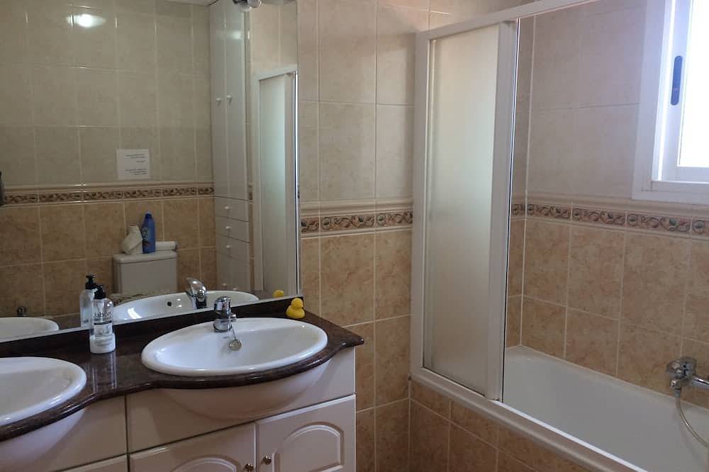 Beautiful detached villa set in lush  gardens, large private pool, sleeps 6 in la Font d'en Carròs, Costa de Valencia