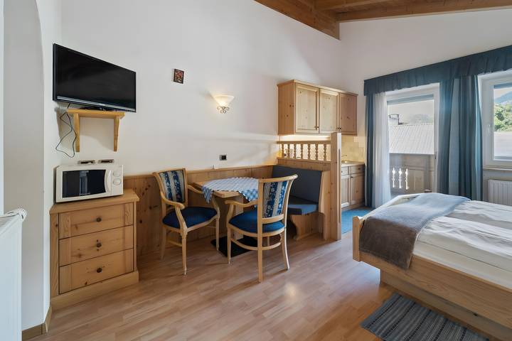 Ganze Wohnung, Ferienwohnung 'Residenz Priska Studio' mit Bergblick, Gemeinschaftsgarten und Wi-Fi in Stubaier Alpen, Ratschings