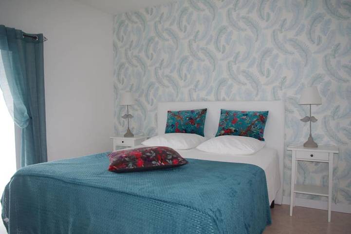 Location de vacances pour 3 personnes, avec terrasse et jardin à Cast - 2