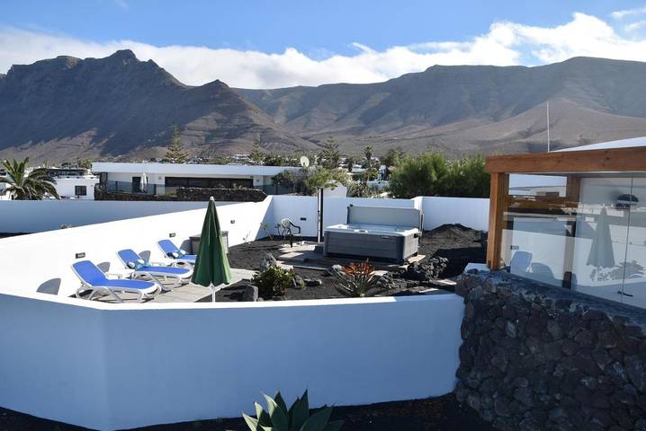 Location de vacances pour 8 personnes, avec jardin et jacuzzi dans Famara - 2