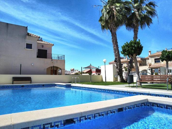 Villa pour 4 personnes, avec jardin ainsi que bassin pour enfant et piscine à Torrevieja - 2