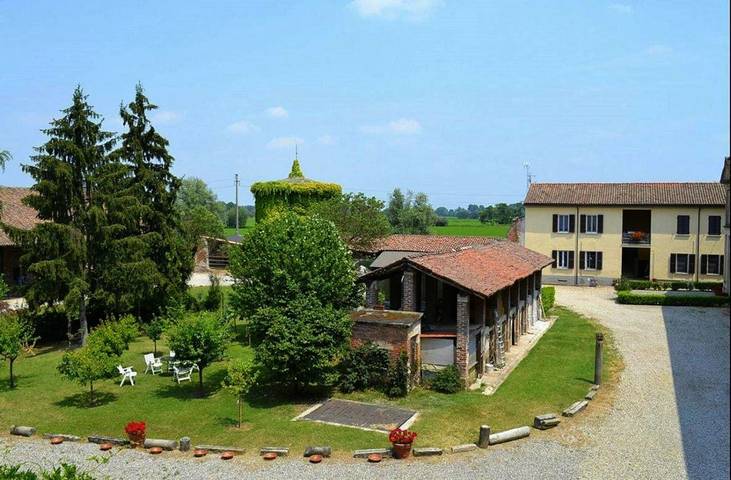 Agriturismo per 2 persone, con giardino e panorama, adatto a famiglie con bambini in Provincia di Pavia