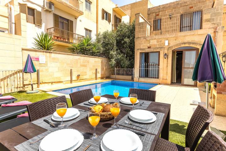 Ferienhaus für 4 Personen, mit Meerblick und Balkon sowie Terrasse und Garten auf Malta