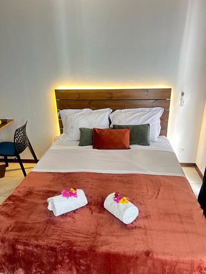 Gîte pour 2 personnes, avec terrasse ainsi que piscine et vue dans Plage de la Datcha - 4