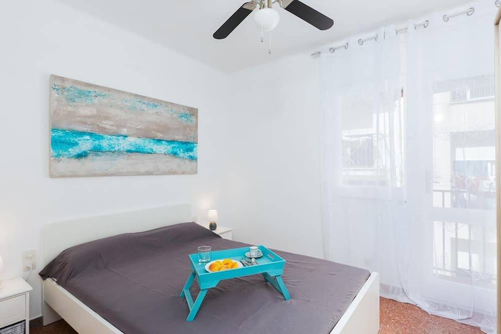 Apartamento entero, 20km from Barcelona 5-10 min.walk from beach/train. matarolux10 in Mataró, Costa del Maresme