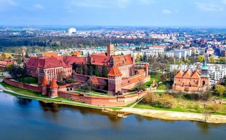 Apartament wakacyjny dla 3 osób, z Balkon i Basen oraz Sauna i Widok w Malbork