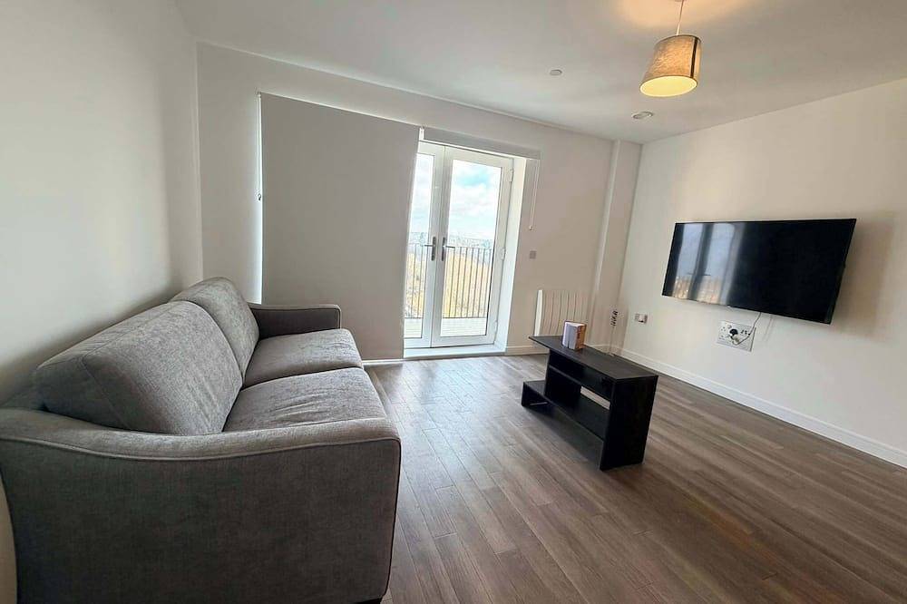 Entire apartment, Modern 2Bdr Oasis Home by Watford General in Watford, Hertfordshire