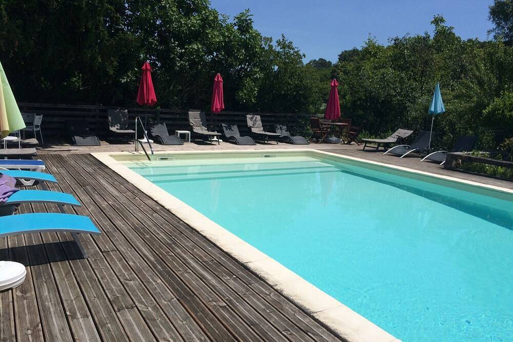 Magnifique maison, 12e siècle, piscine privée, 25 personnes, 12 chambres in Pillac, Charente