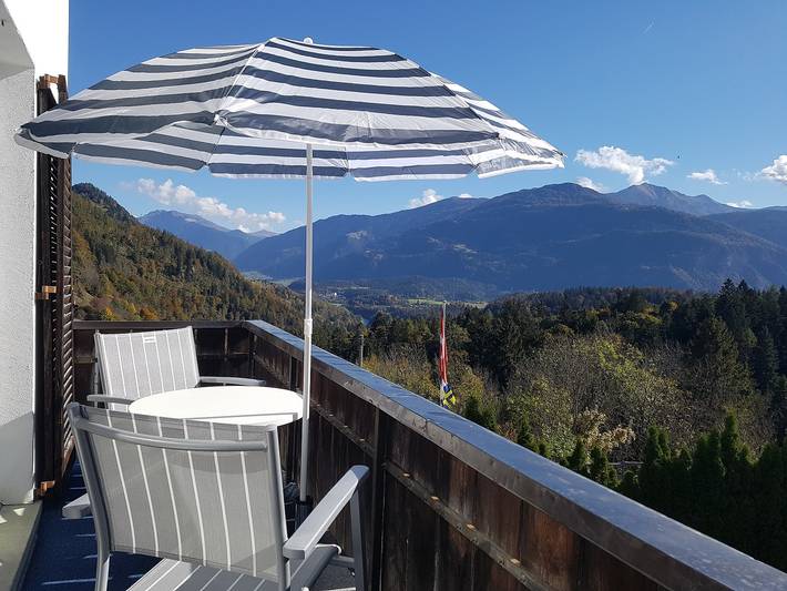 Ferienwohnung für 4 Personen, mit Balkon und Terrasse in Trin