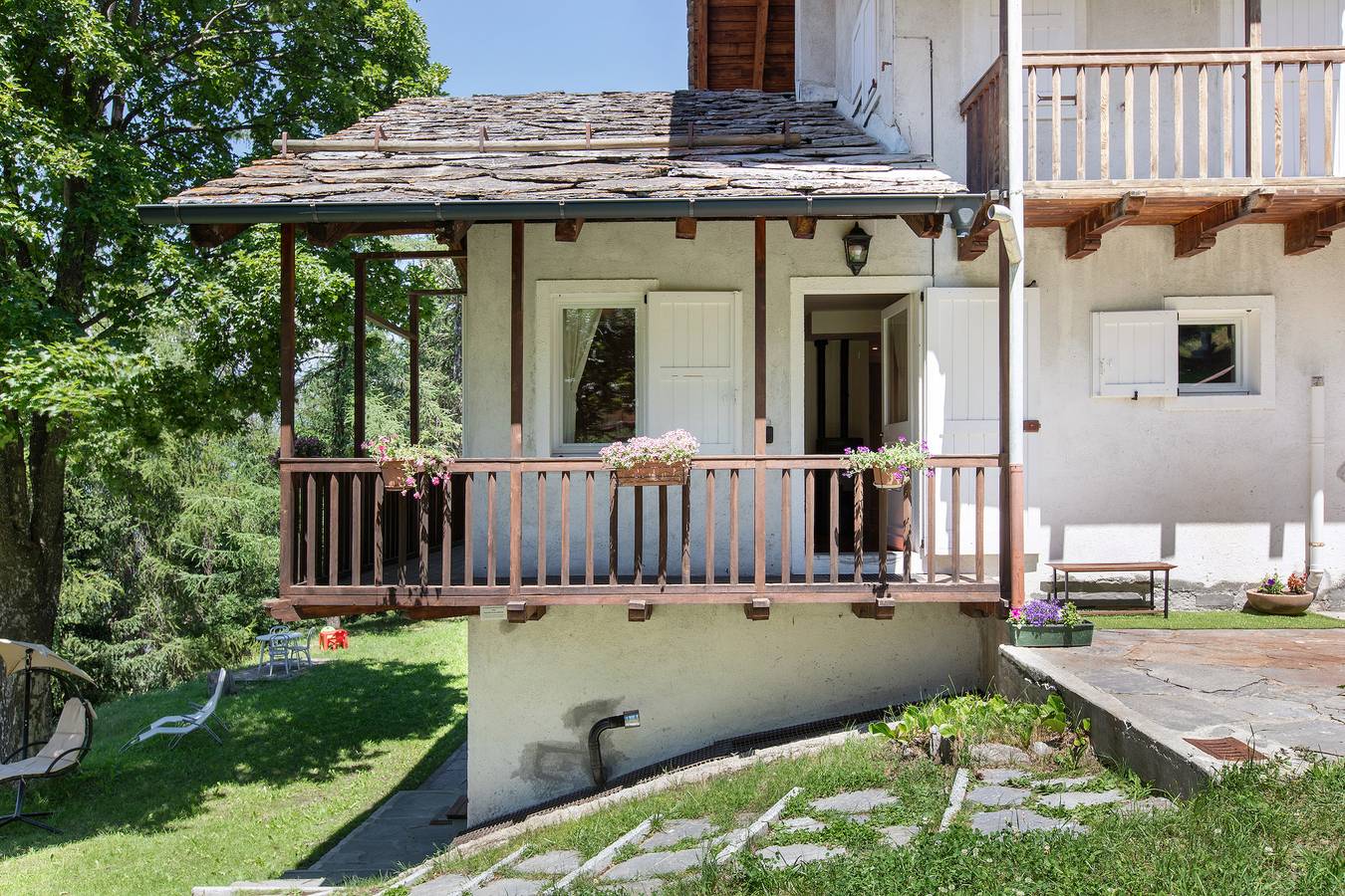 Ganze Wohnung, Ferienwohnung 'L'abri' mit Bergblick, Gemeinschaftsgarten und Wi-Fi in La Cerise (Gressan), Comune di Gressan
