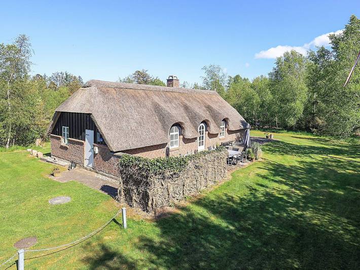 Ferienhaus für 6 Personen, mit Whirlpool und Terrasse sowie Garten in Bratten