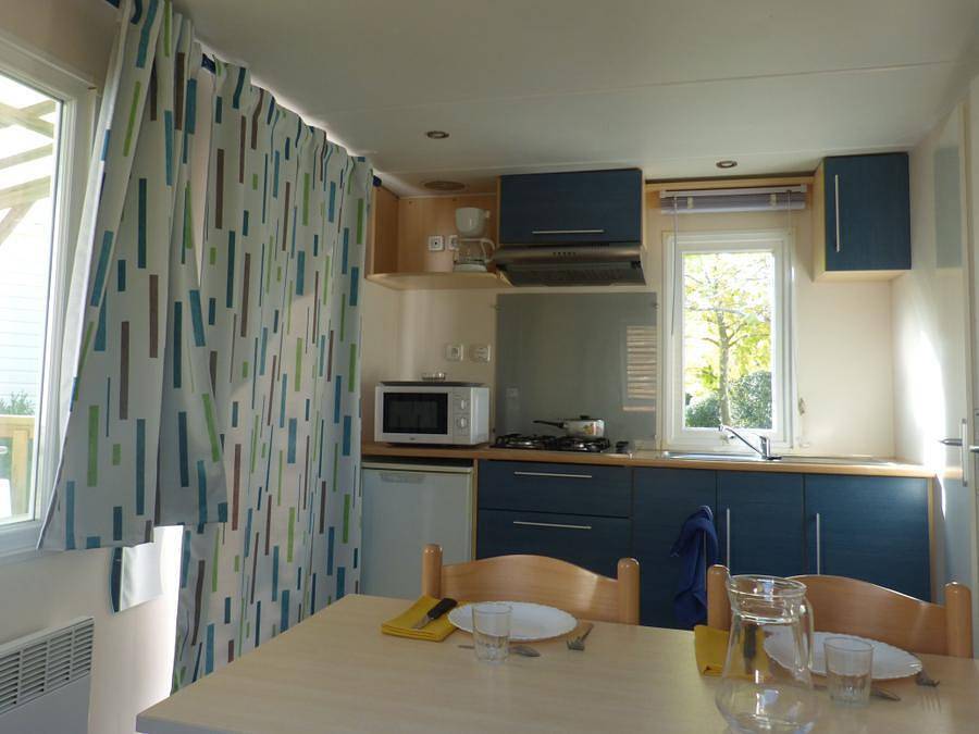 Camping Le Clos de La Lère - Mobilhome 2 personnes - Mobil home 16m² - 1 chambre + terrasse couverte 10m² in Cayriech, Quercy