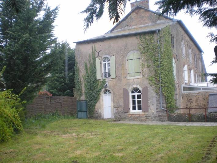 Gîte pour 8 personnes, avec terrasse et jardin, animaux acceptés à Saint-Denis-d'Orques