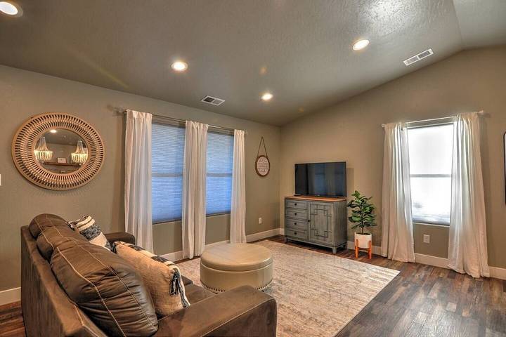 Barn for 14 people, with hot tub and yard as well as sauna in Grand Junction