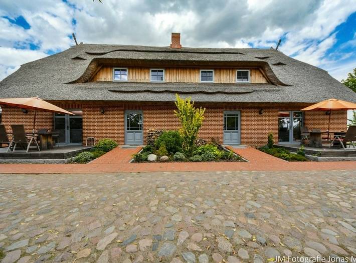 Ferienwohnung für 4 Personen, mit Terrasse und Garten, kinderfreundlich in Malchin